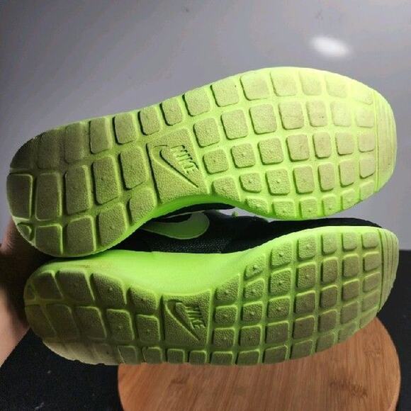 Nike Roshe One Sz 6.5 Youth=7.5Womens 009378 Black White Green Running Sneakers - Picture 7 of 8